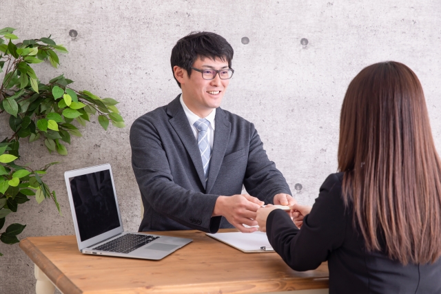 ビジネスマン、名刺交換、オフィス、商談